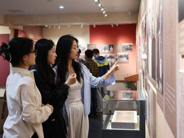 周恩来与抗日民族统一战线史料展在南京开展